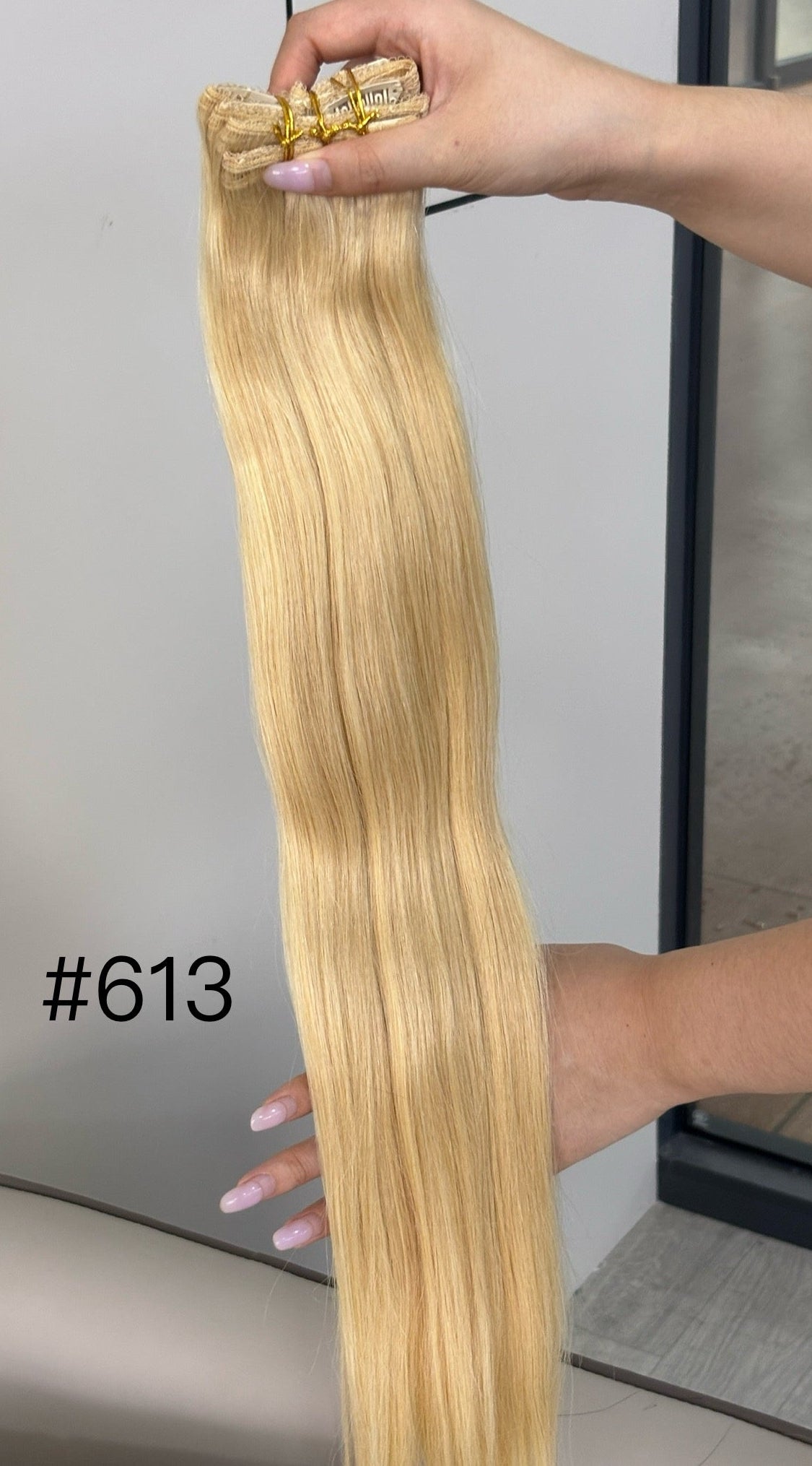 Clip-in extensions van echt haar in kleur #613 | BaddieBundlesStore