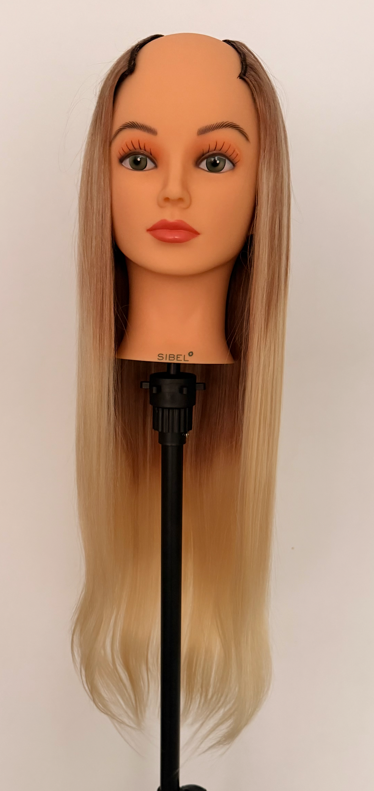 BB Express V-Part Wig kleur #8T60 voorkant met V-opening | echt haar | BaddieBundlesStore