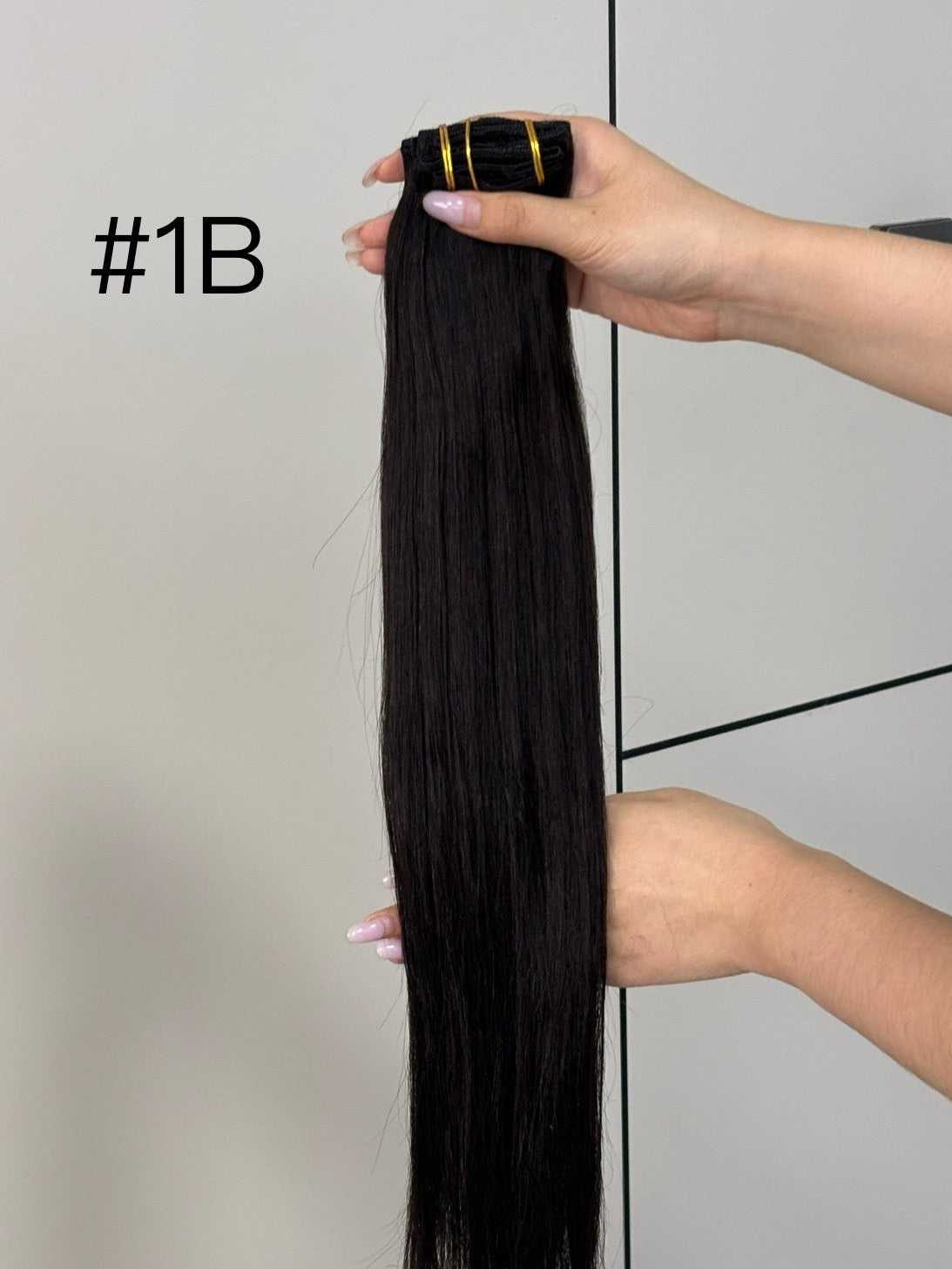 Clip-in extensions van echt haar in kleur #1B | BaddieBundlesStore