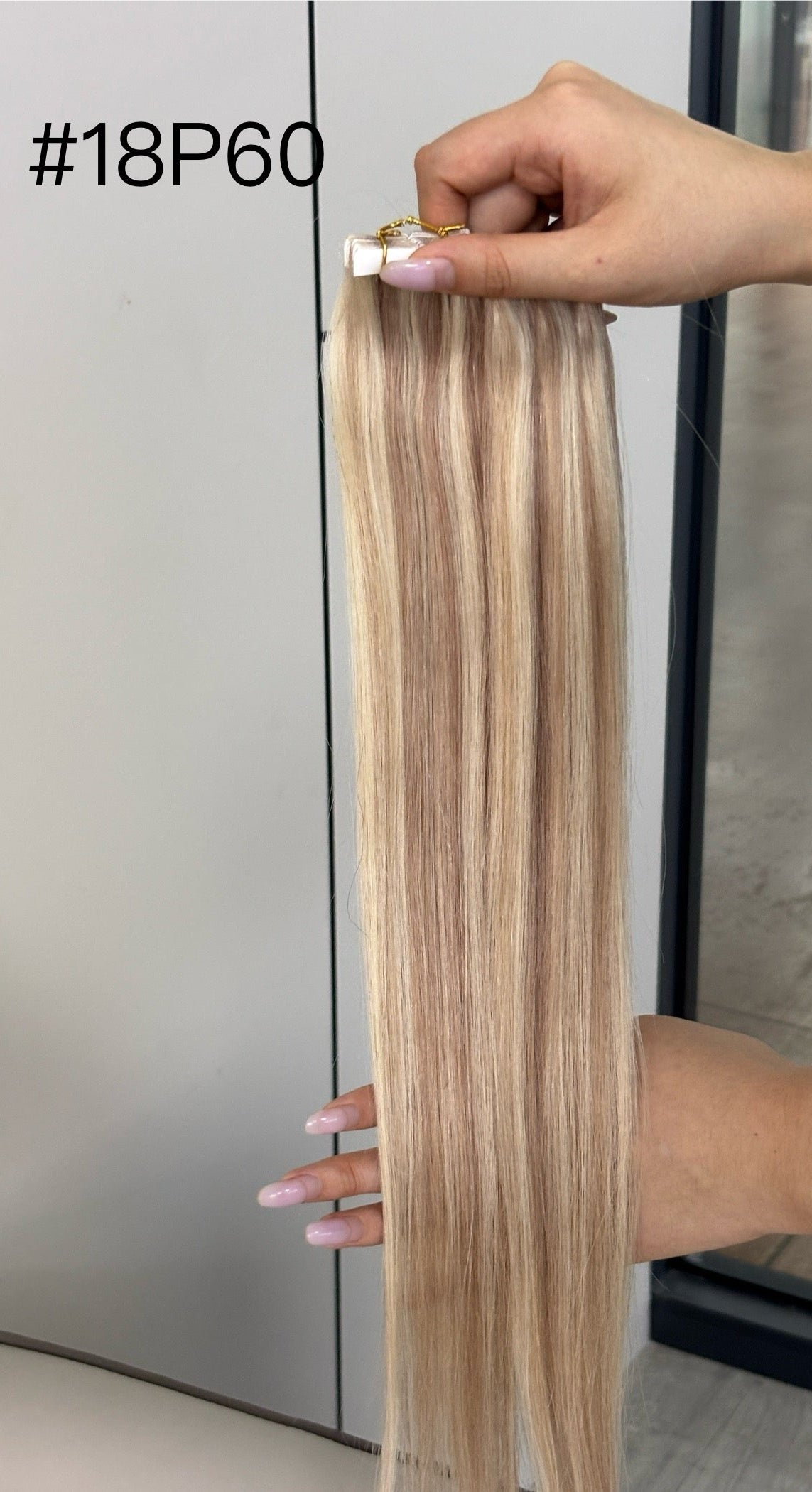 Clip-in extensions van echt haar in kleur #18P60 | BaddieBundlesStore