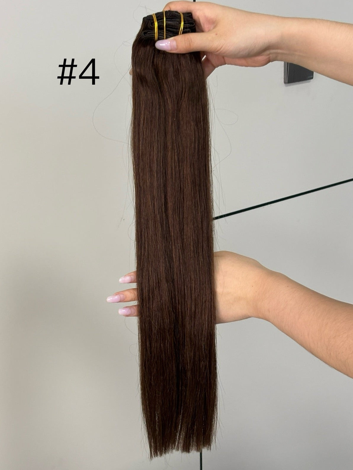 Clip-in extensions van echt haar in kleur #4 | BaddieBundlesStore
