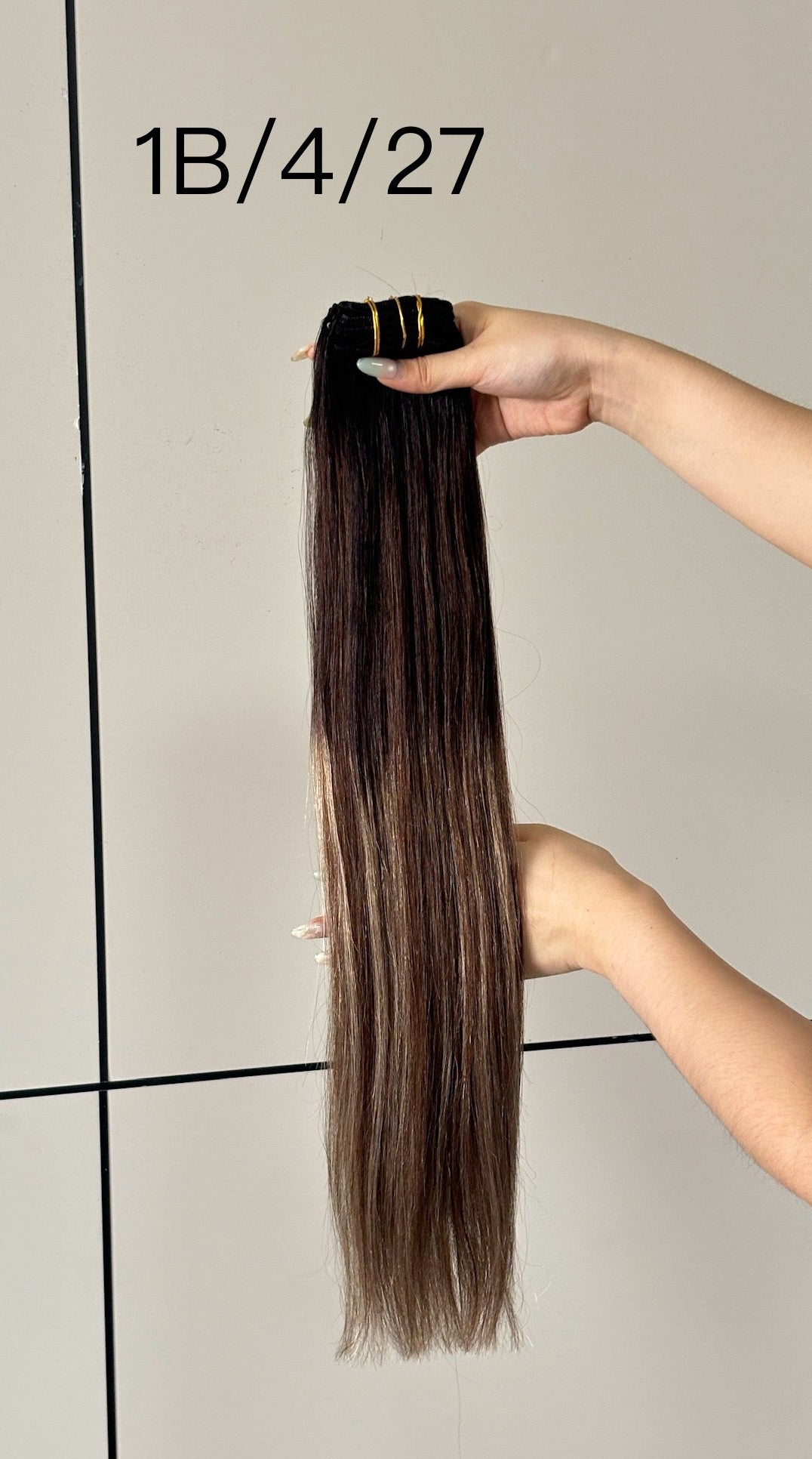 Clip-in extensions van echt haar in kleur #1B/4/27 | BaddieBundlesStore
