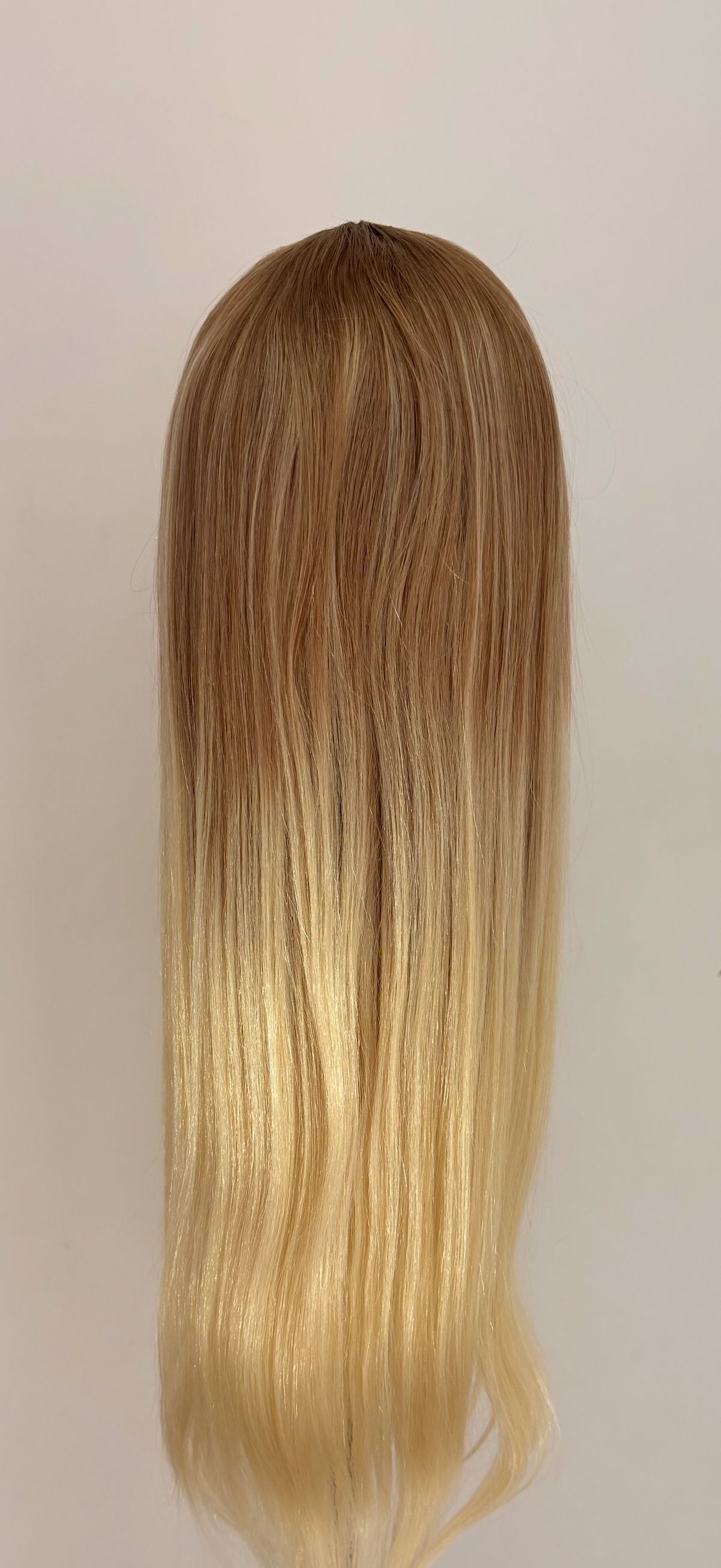 BB Express V-Part Wig kleur #8T60 achterkant | echt haar | BaddieBundlesStore
