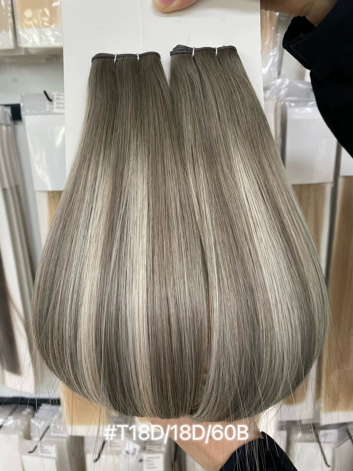 Extensions van echt haar in grijze balayage kleur #T18D/18D/60B (custom made) | BaddieBundlesStore