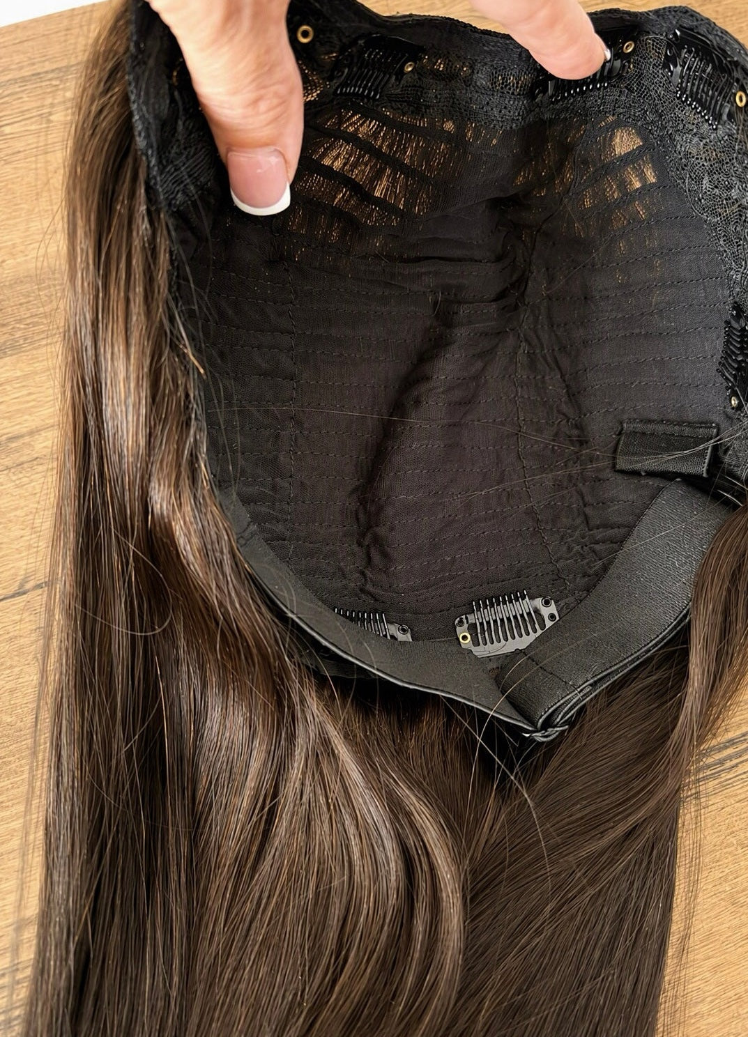 Binnenkant van een U-Part Wig van echt haar met clips en verstelbare band | BaddieBundlesStore