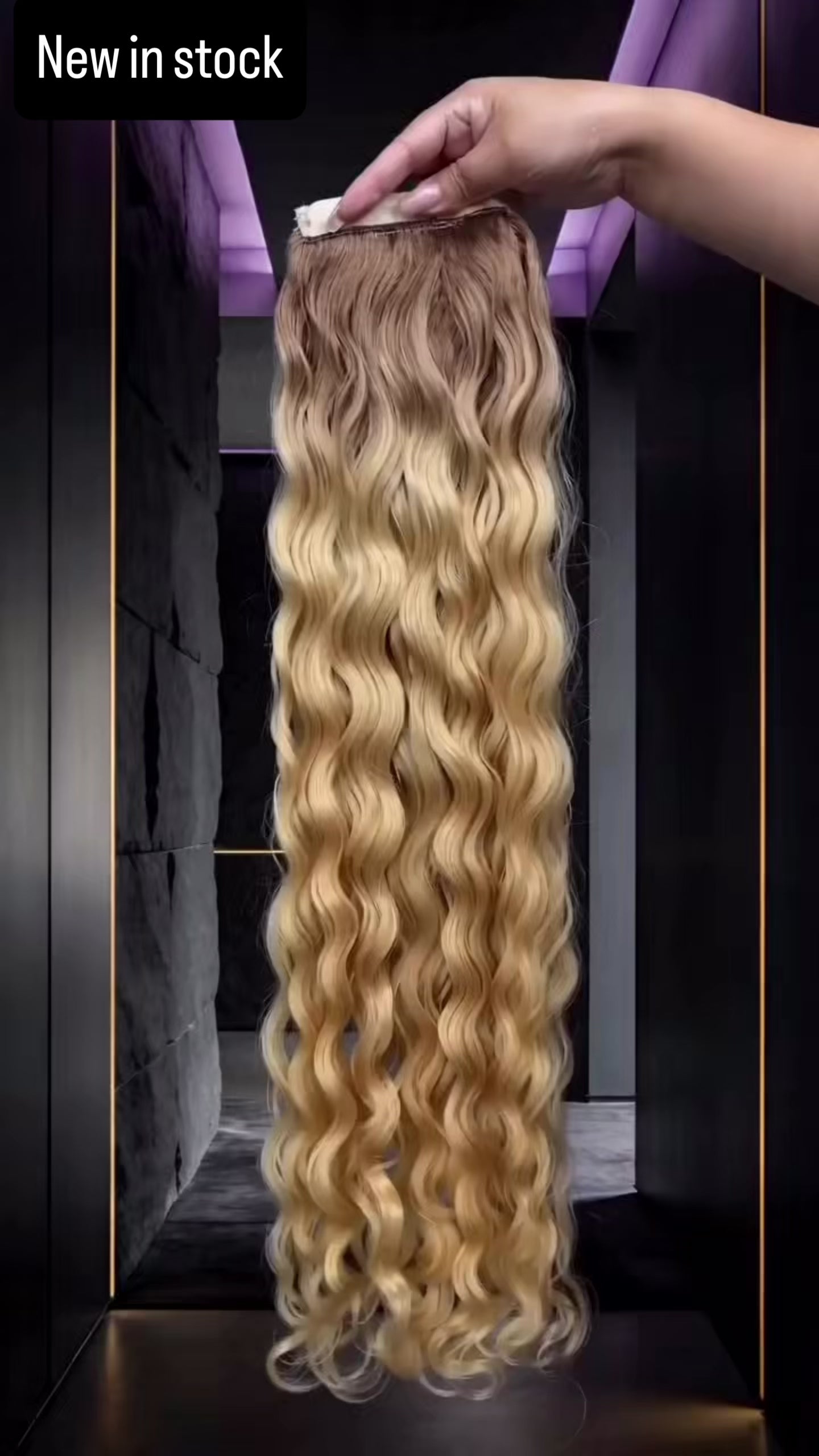 Ponytail Natural Wave kleur #18/22T60 warm blond met licht blonde highlights - 22 inch