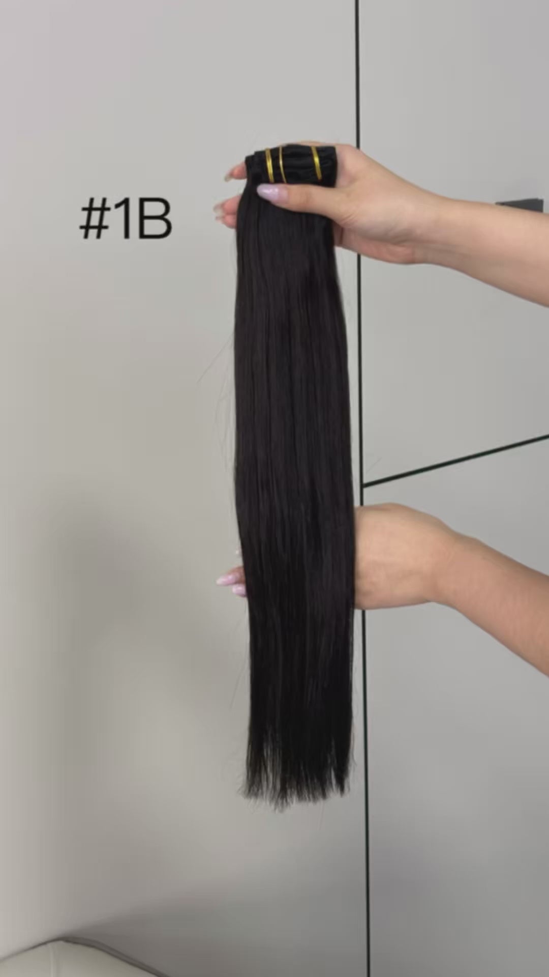 Video van BB Express seamless clip-in extensions in kleur #1B, 22 inch, van echt haar | BaddieBundlesStore